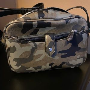 G.I.L.I crossbody camo bag with removable pouch